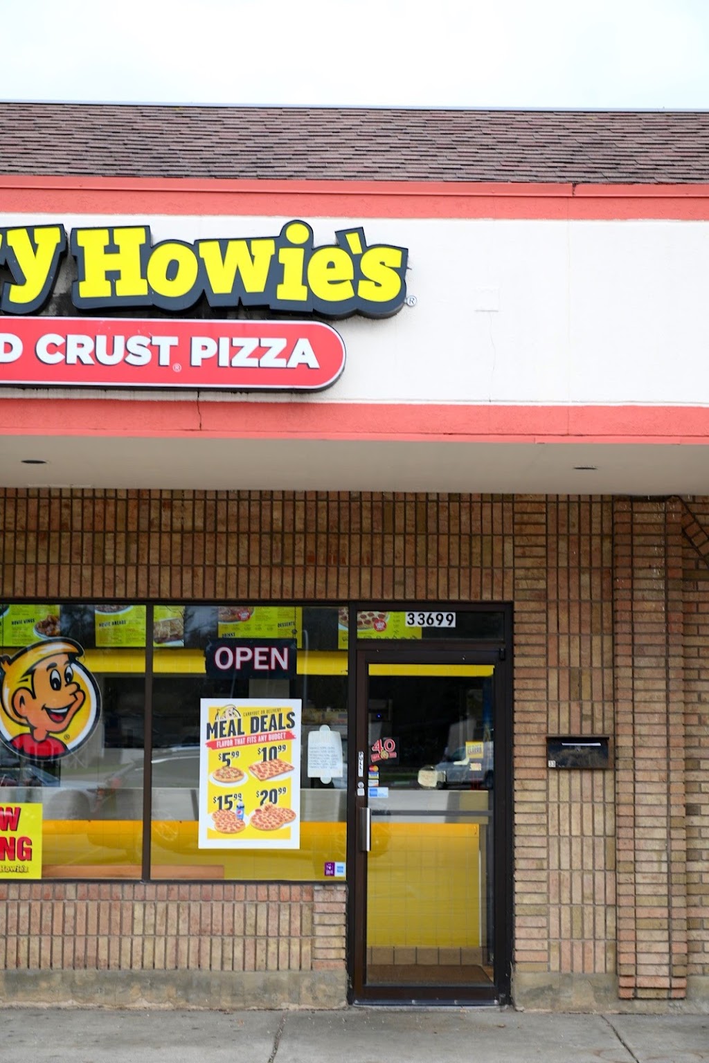 Hungry Howies Pizza | 33699 Five Mile Rd, Livonia, MI 48154, USA | Phone: (734) 427-5050