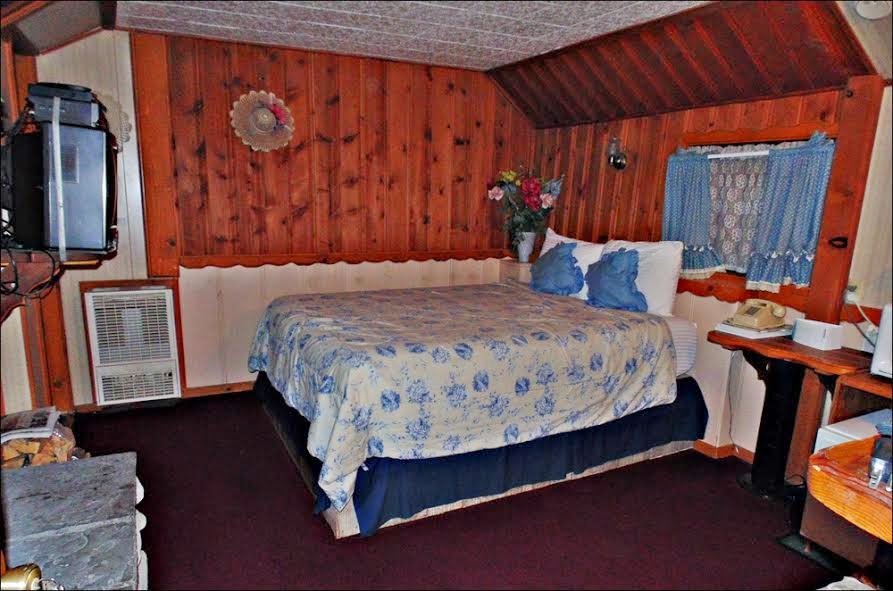 Castle Wood Cottages | 547 Main St, Big Bear Lake, CA 92315, USA | Phone: (909) 866-2720