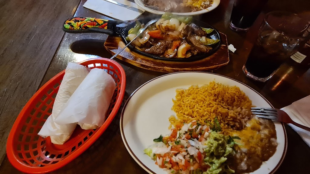 El Carpintero Mexican Restaurant | 4109 W Olive Ave, Burbank, CA 91505, USA | Phone: (818) 566-4093