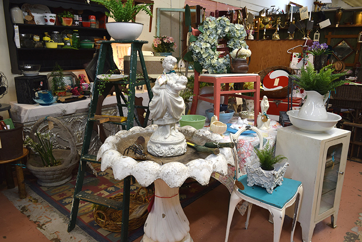 Paramount Antique Mall | 13200 US-54, Wichita, KS 67235, USA | Phone: (316) 722-0500