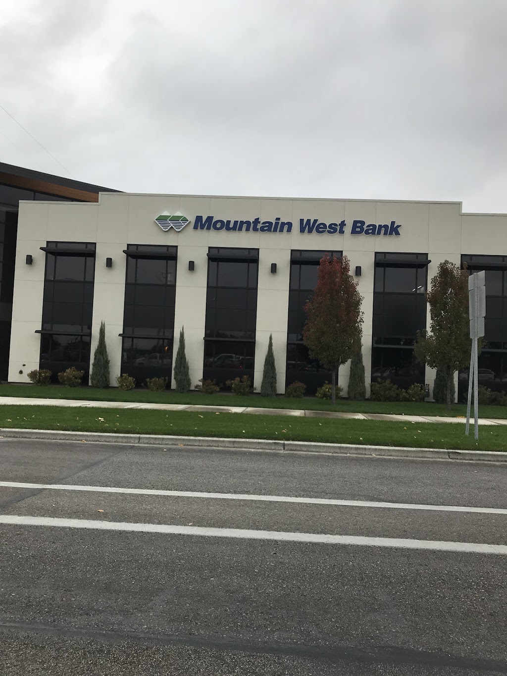 Mountain West Bank - Meridian Financial Center | 1660 N Eagle Rd, Meridian, ID 83646, USA | Phone: (208) 855-9111