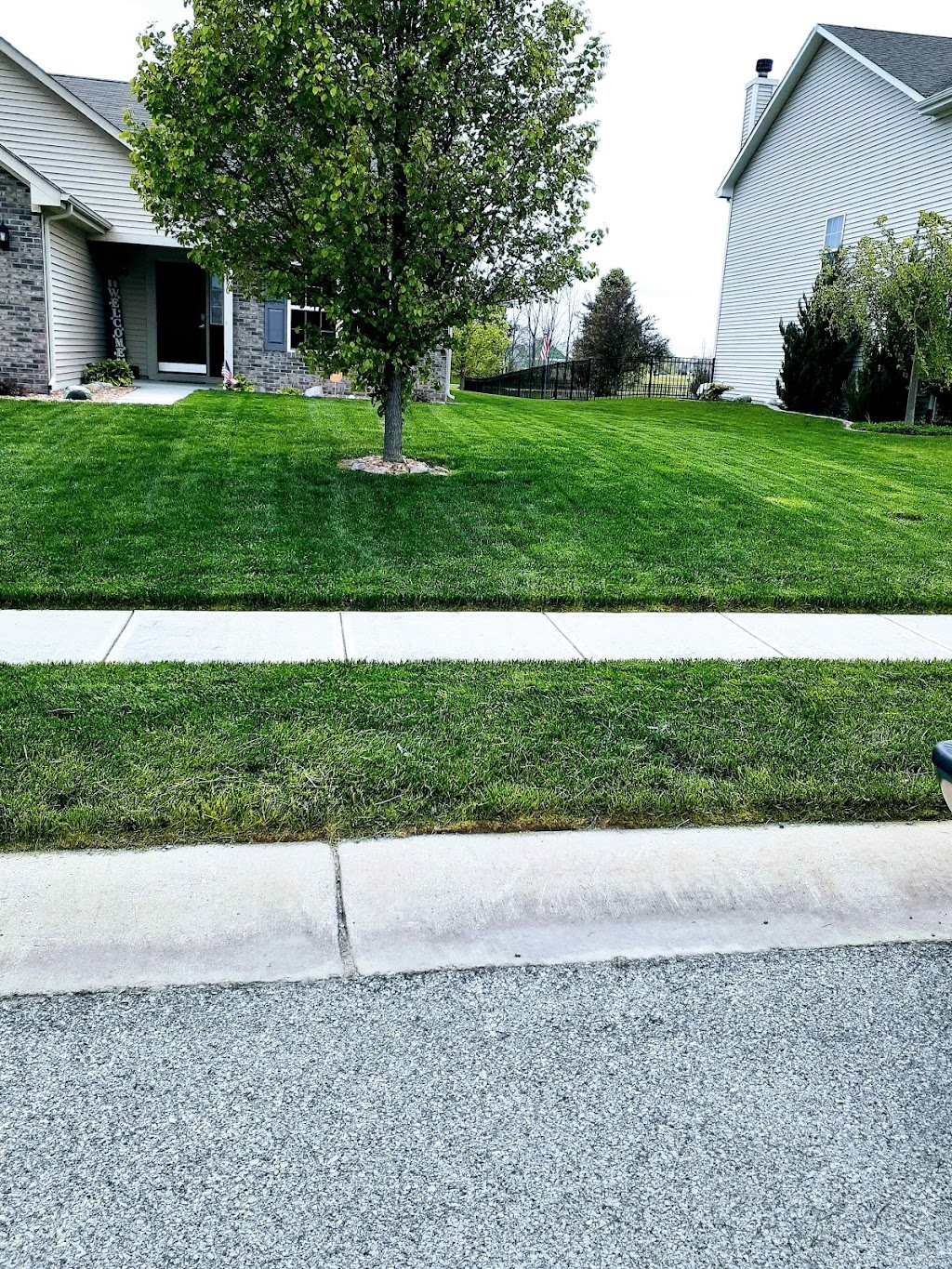 Johnnys Lawncare Services LLC | 389 Longview Bend, Brownsburg, IN 46112, USA | Phone: (937) 272-3367