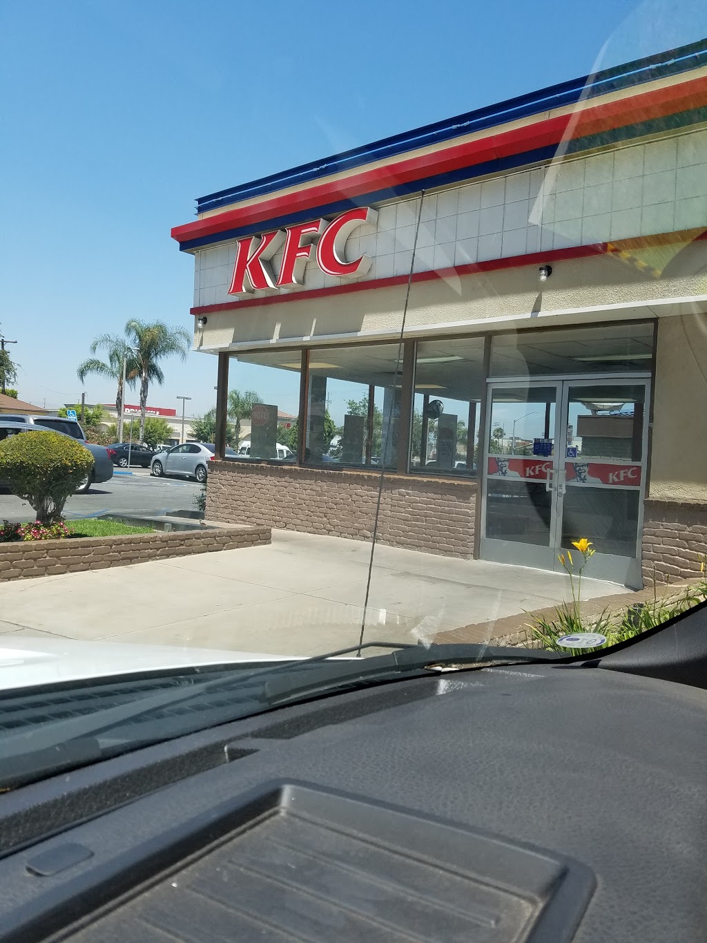 KFC | 5130 Obama Blvd, Los Angeles, CA 90016, USA | Phone: (323) 295-1659