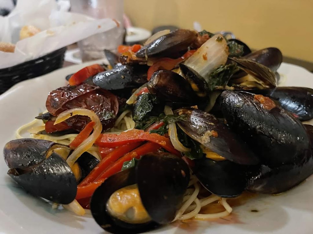 Amber Oaks Restaurant | 4798 E Lake Rd, Sheffield Lake, OH 44054, USA | Phone: (440) 240-8527