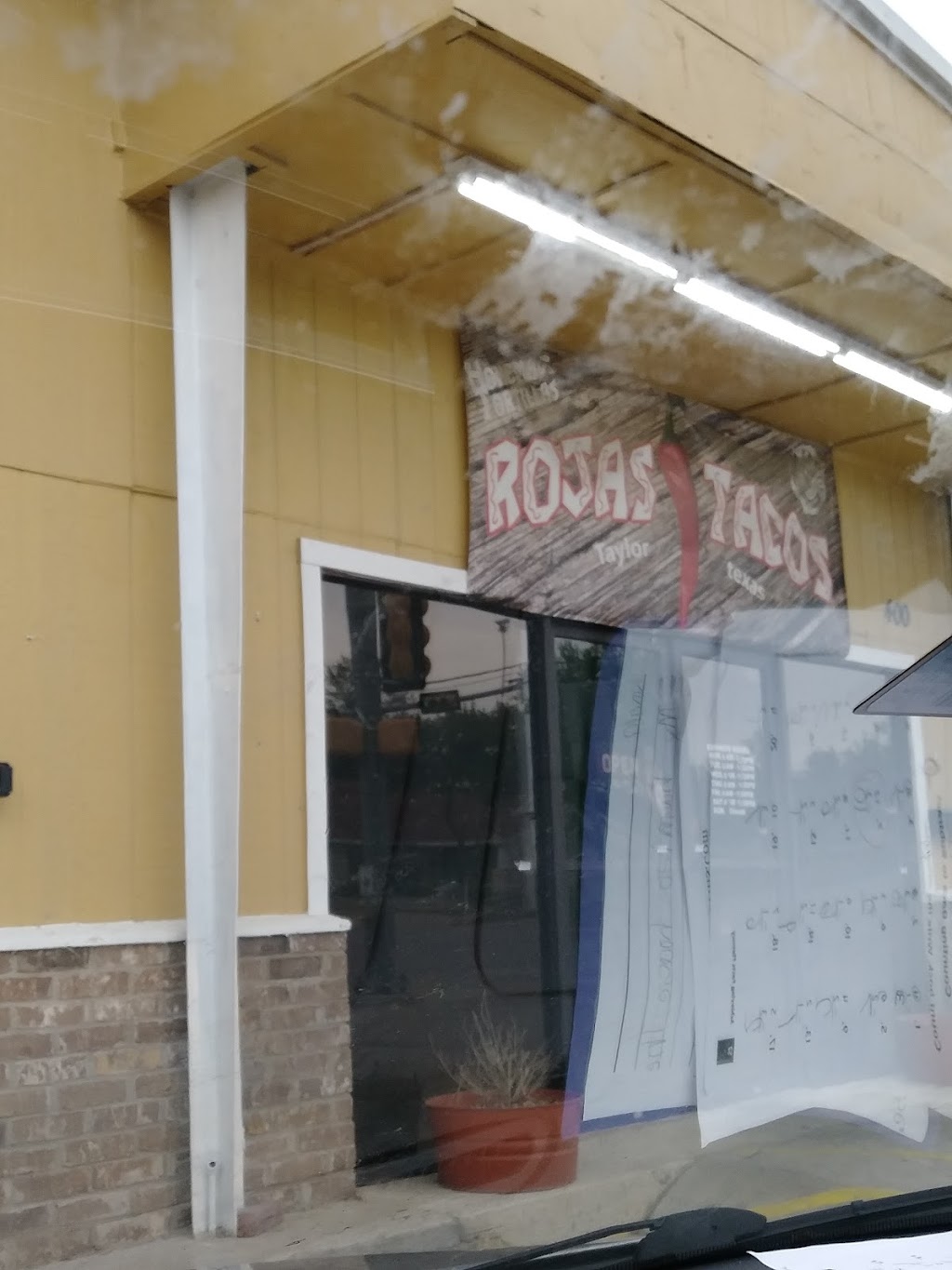 Rojas Tacos | 400 S Main St, Taylor, TX 76574, USA | Phone: (512) 945-2750