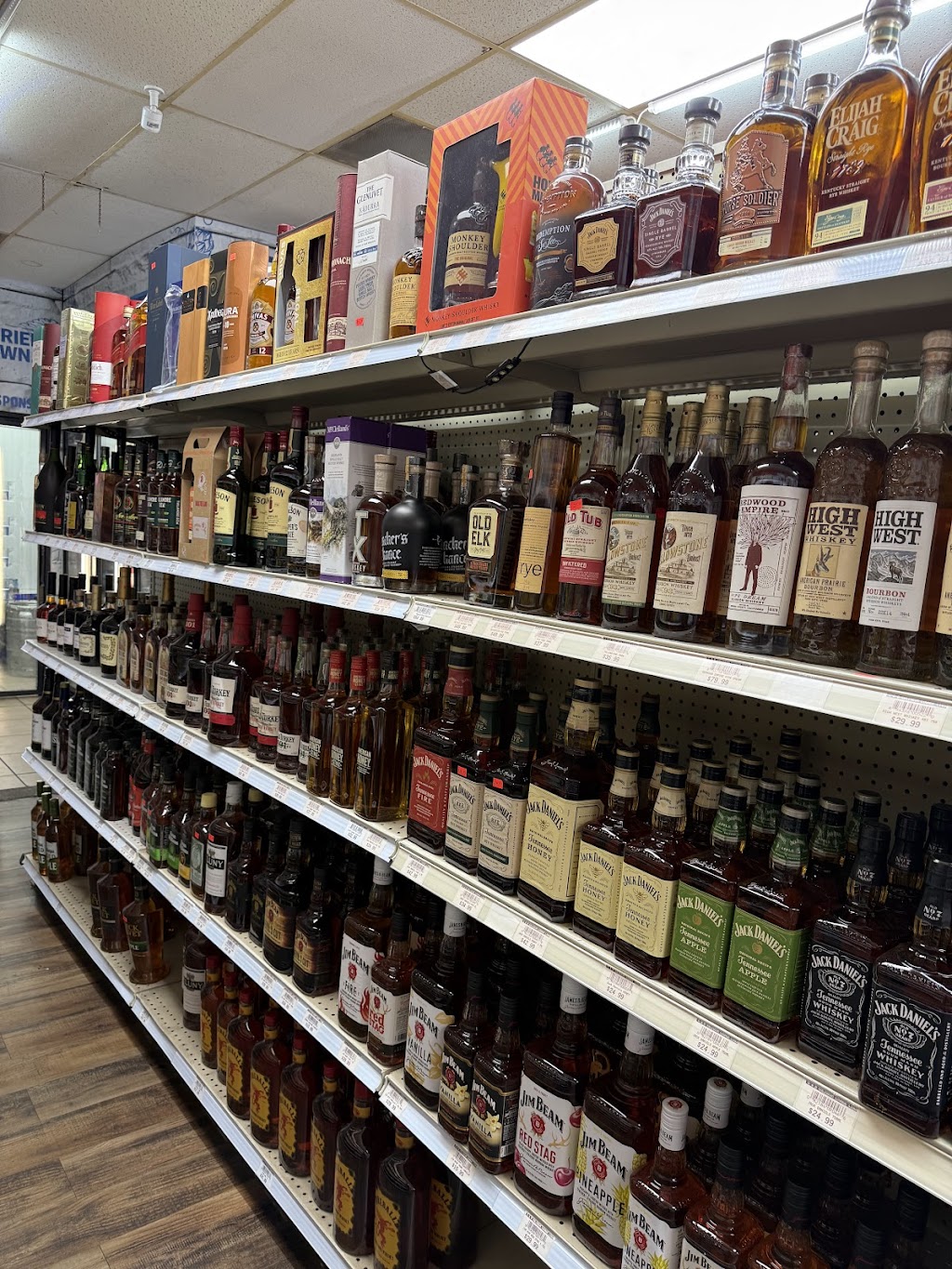 C&D Liquor Store | 2490 SE 58th Ave, Ocala, FL 34480, USA | Phone: (352) 624-3700