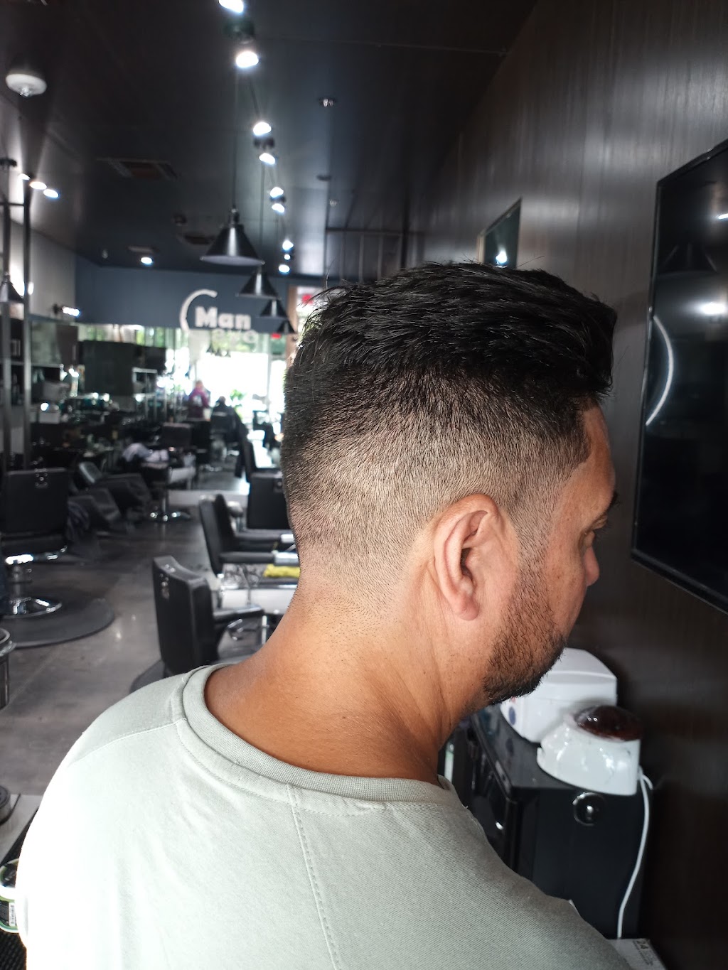Amir The Barber Classic Cuts | 1561 Lakefront Dr Suite 101, Sarasota, FL 34240, USA | Phone: (941) 348-9621