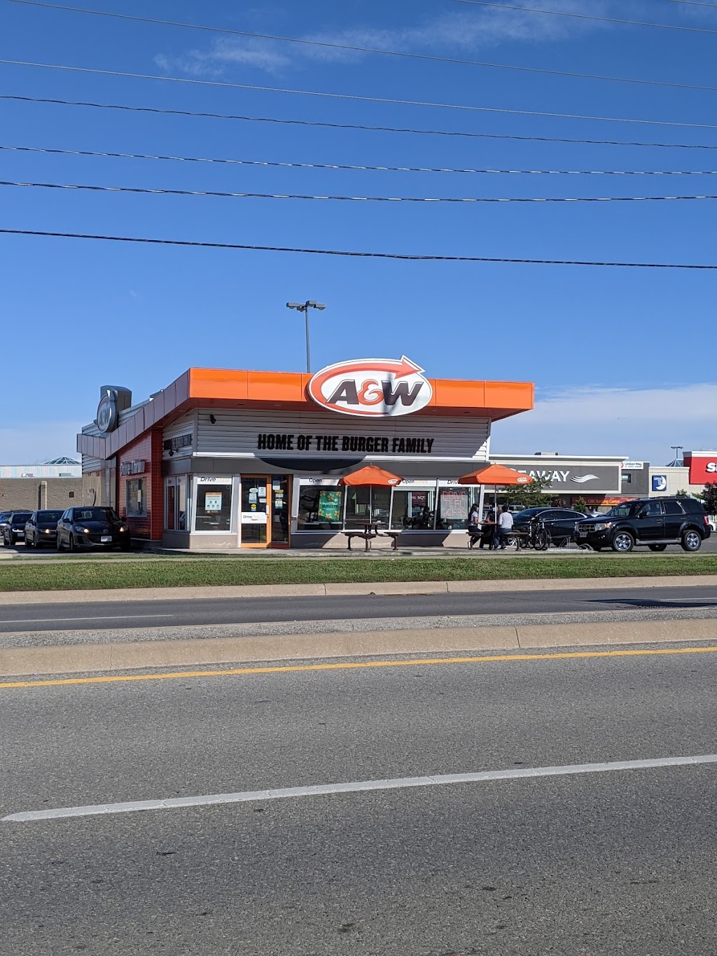 A&W Canada | Seaway Mall- Drive Thru Location outside, 806 Niagara St, Welland, ON L3C 1M3, Canada | Phone: (289) 820-7925