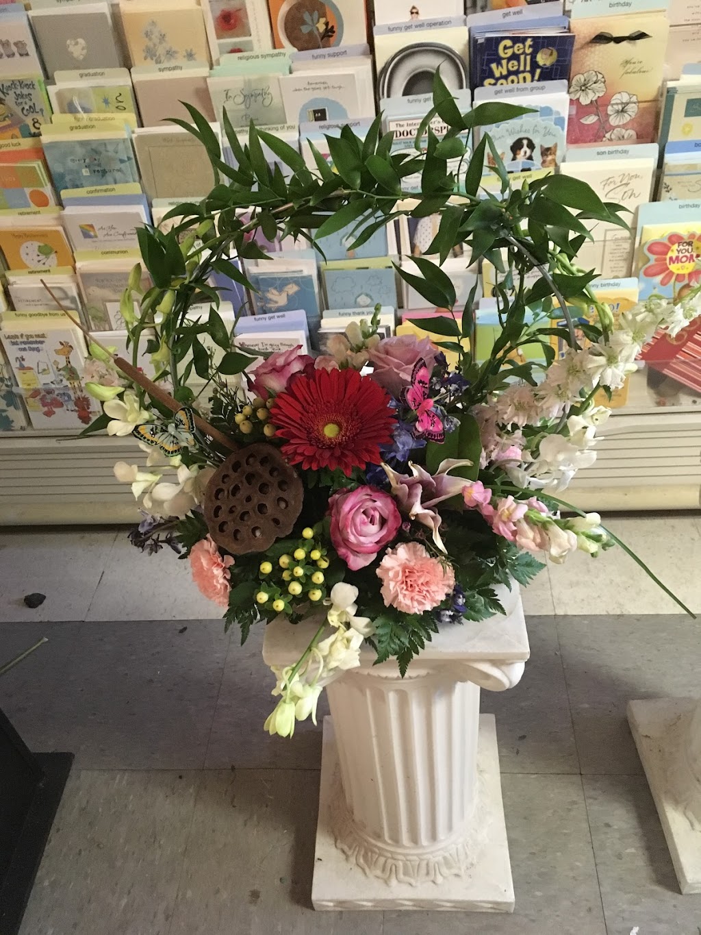 Tollivers Florist & Gifts | 233 High St, Burlington, NJ 08016, USA | Phone: (609) 668-5148