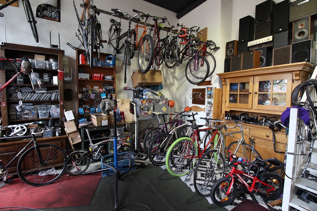 Madmen Bike Repairs | IJburglaan 440 Ijburg, IJburglaan 434, 1086 ZJ Amsterdam, Netherlands | Phone: 06 24548671