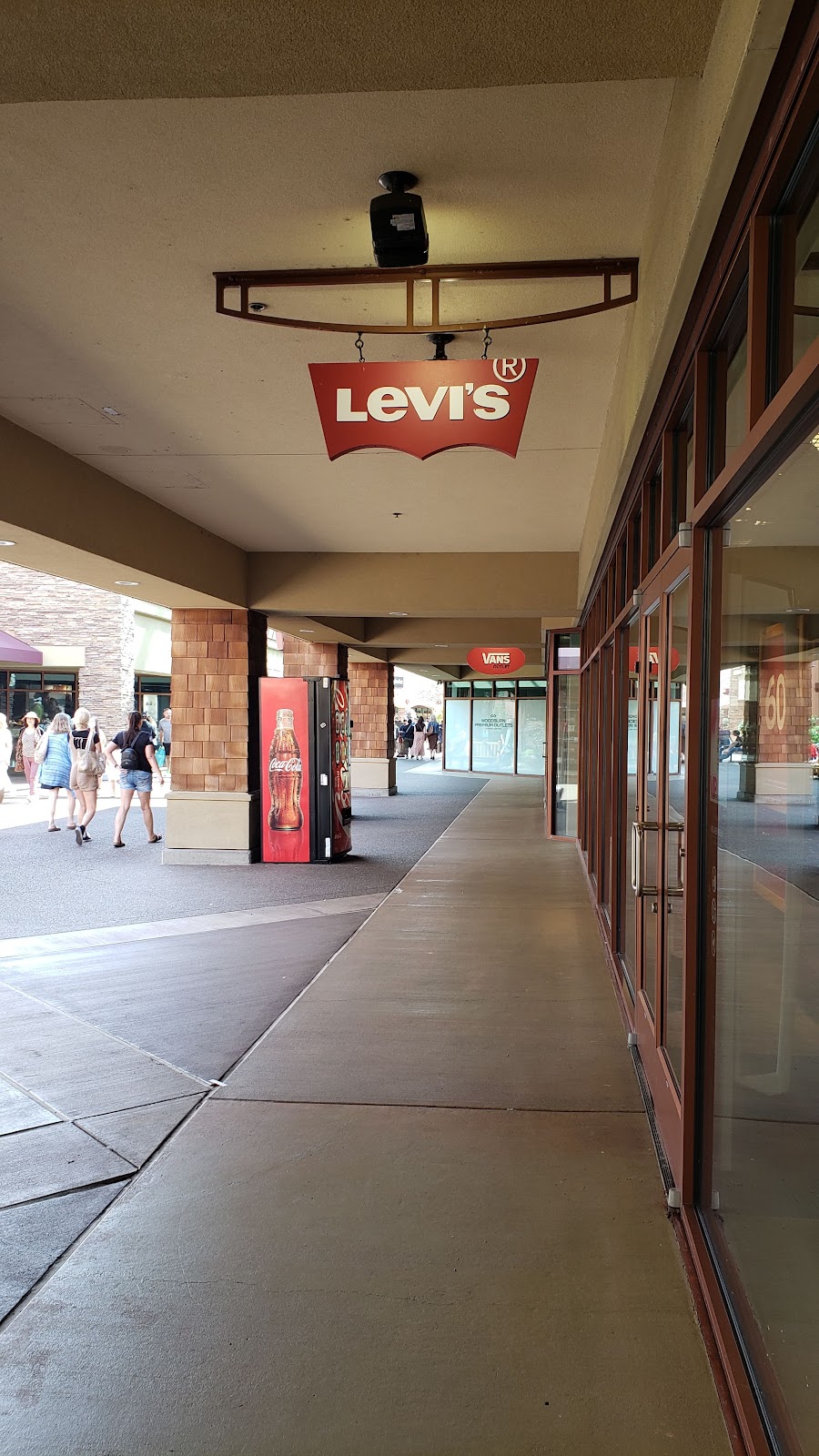 Levi’s Outlet Store | 1001 N Arney Rd Suite 506, Woodburn, OR 97071, USA | Phone: (503) 981-5418