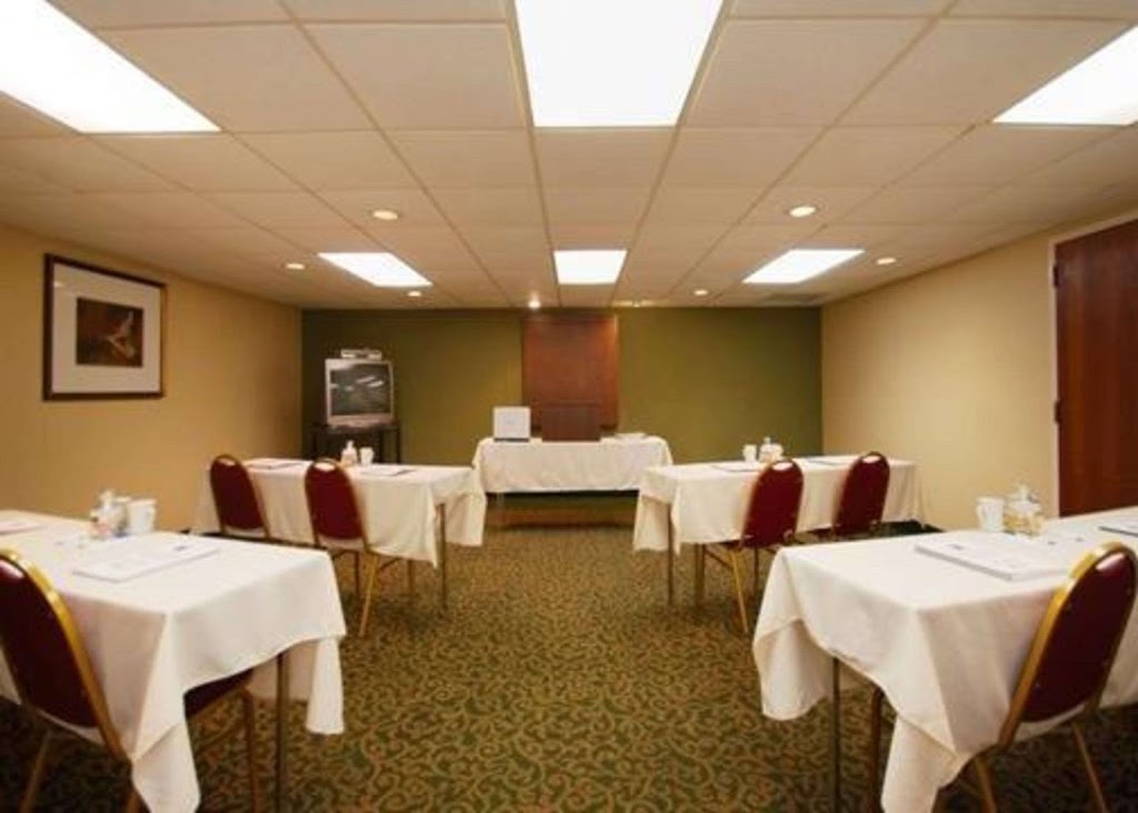 Comfort Inn & Suites North At The Pyramids | 9090 Wesleyan Rd, Indianapolis, IN 46268, USA | Phone: (317) 662-2958