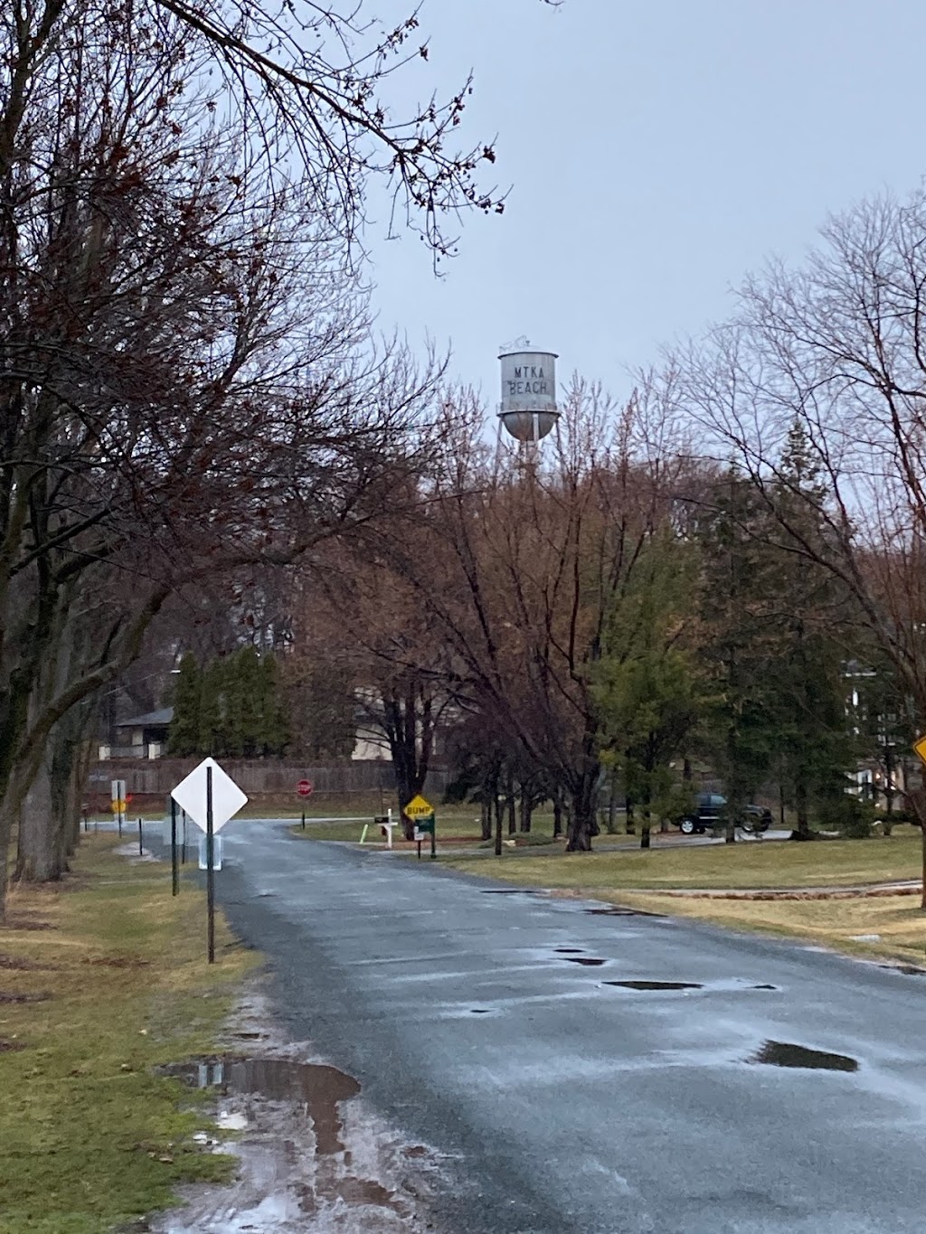 Minnetonka Beach Water Tower | 2510 Woodbridge Rd, Wayzata, MN 55391, USA | Phone: (952) 471-9131