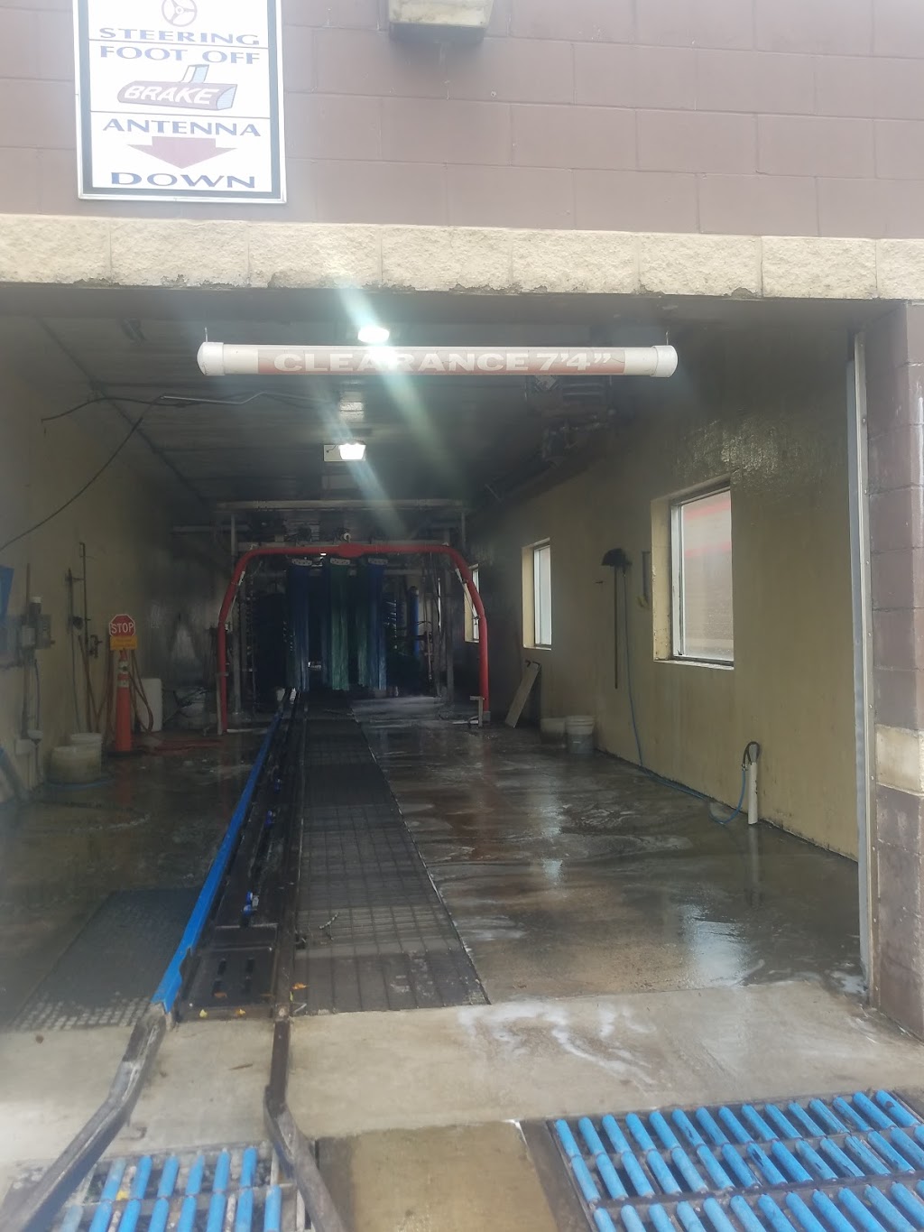 On Broadway Car Wash | 955 W Broadway Ave, Forest Lake, MN 55025, USA | Phone: (651) 464-7001