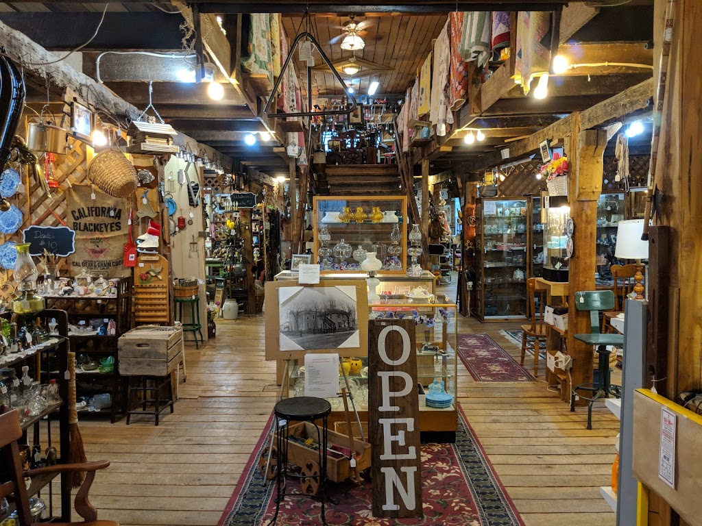 Red Barn Antique Mall | 215 IN-62, Corydon, IN 47112, USA | Phone: (812) 738-6000