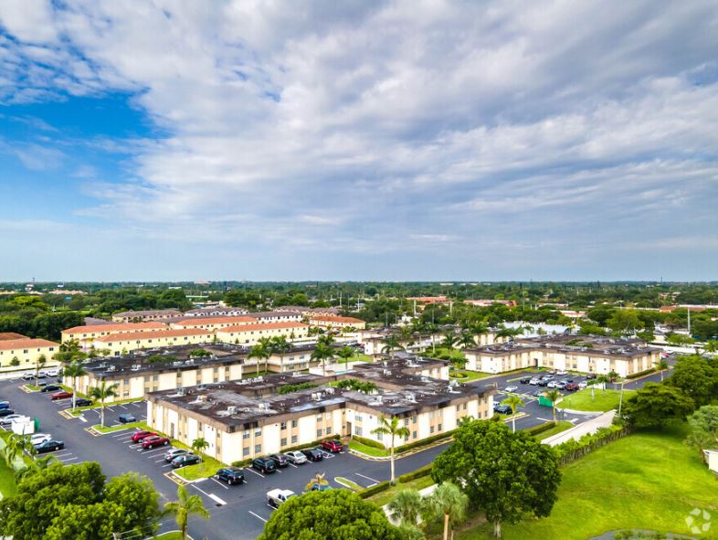 Lauder Ridge Garden Apartments | 5600 SW 12th St, North Lauderdale, FL 33068, USA | Phone: (954) 971-0345