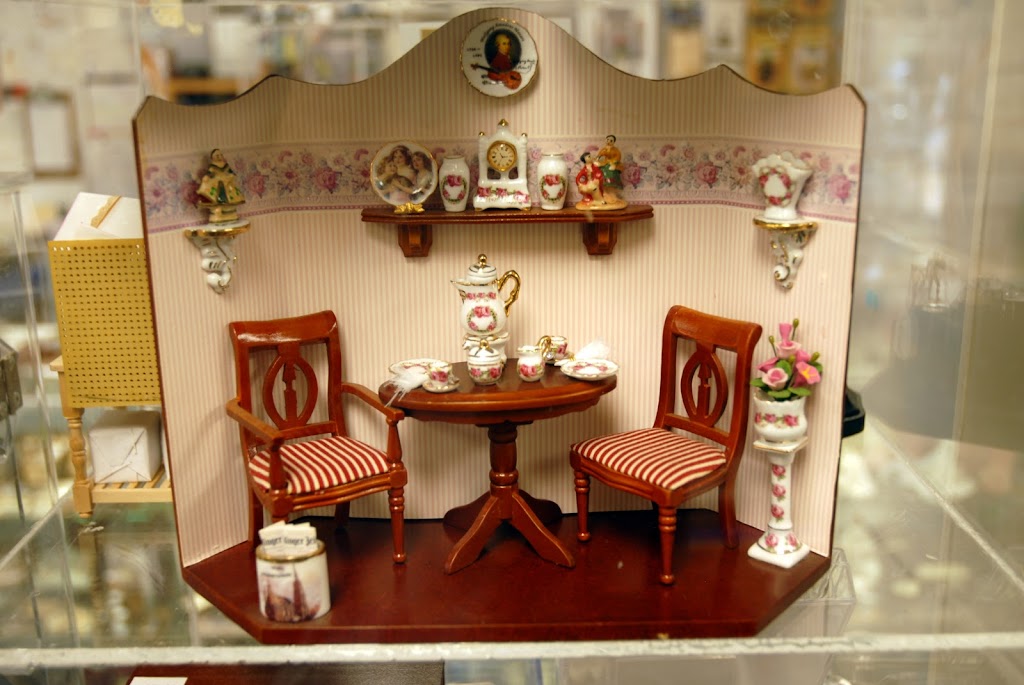 Lynlott Miniatures Dollhouse Junction | 223 Commercial Ave, Pittsburgh, PA 15215, USA | Phone: (412) 781-6445