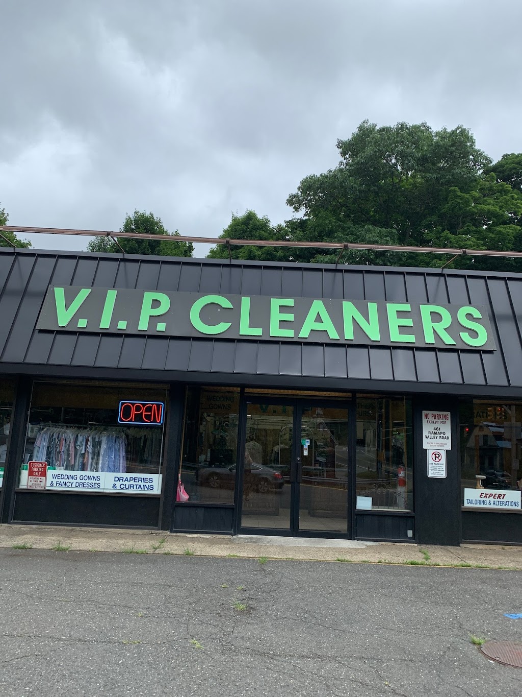 VIP Cleaners | 461 Ramapo Valley Rd, Oakland, NJ 07436, USA | Phone: (201) 405-7787