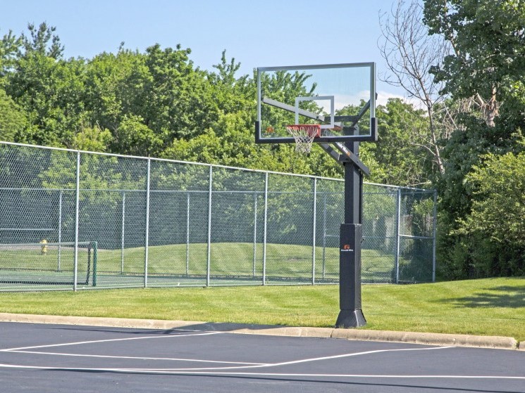 Bristol Club Apartments | 5700 Walnut Ave, Downers Grove, IL 60516, USA | Phone: (630) 969-1010