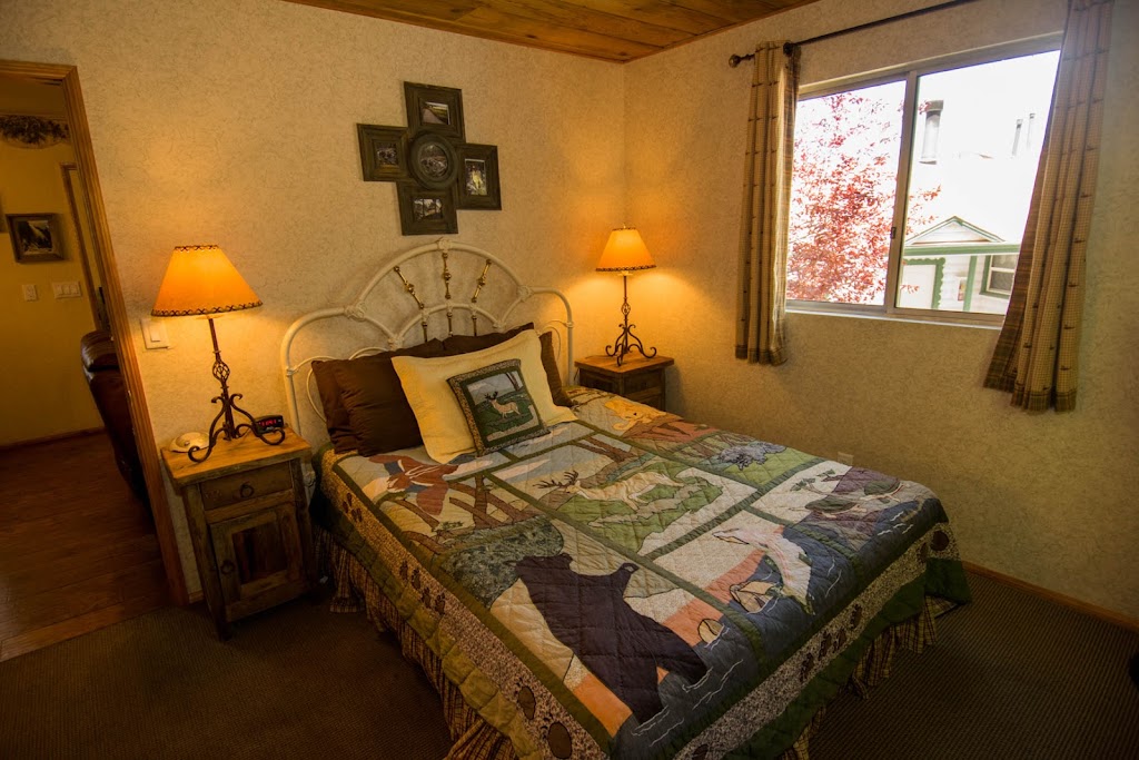 Hillcrest Lodge | 40241 Big Bear Blvd, Big Bear Lake, CA 92315, USA | Phone: (909) 534-0792