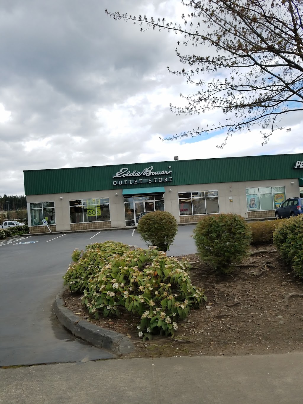Eddie Bauer Outlet | 9990 Mickelberry Rd, Silverdale, WA 98383, USA | Phone: (360) 698-9558