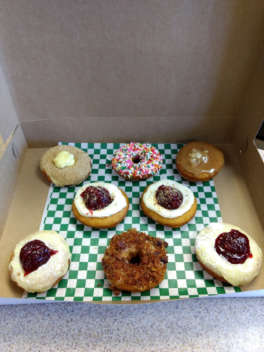 Desert Donuts | 3134 W Carefree Hwy, Phoenix, AZ 85086, USA | Phone: (623) 582-0281