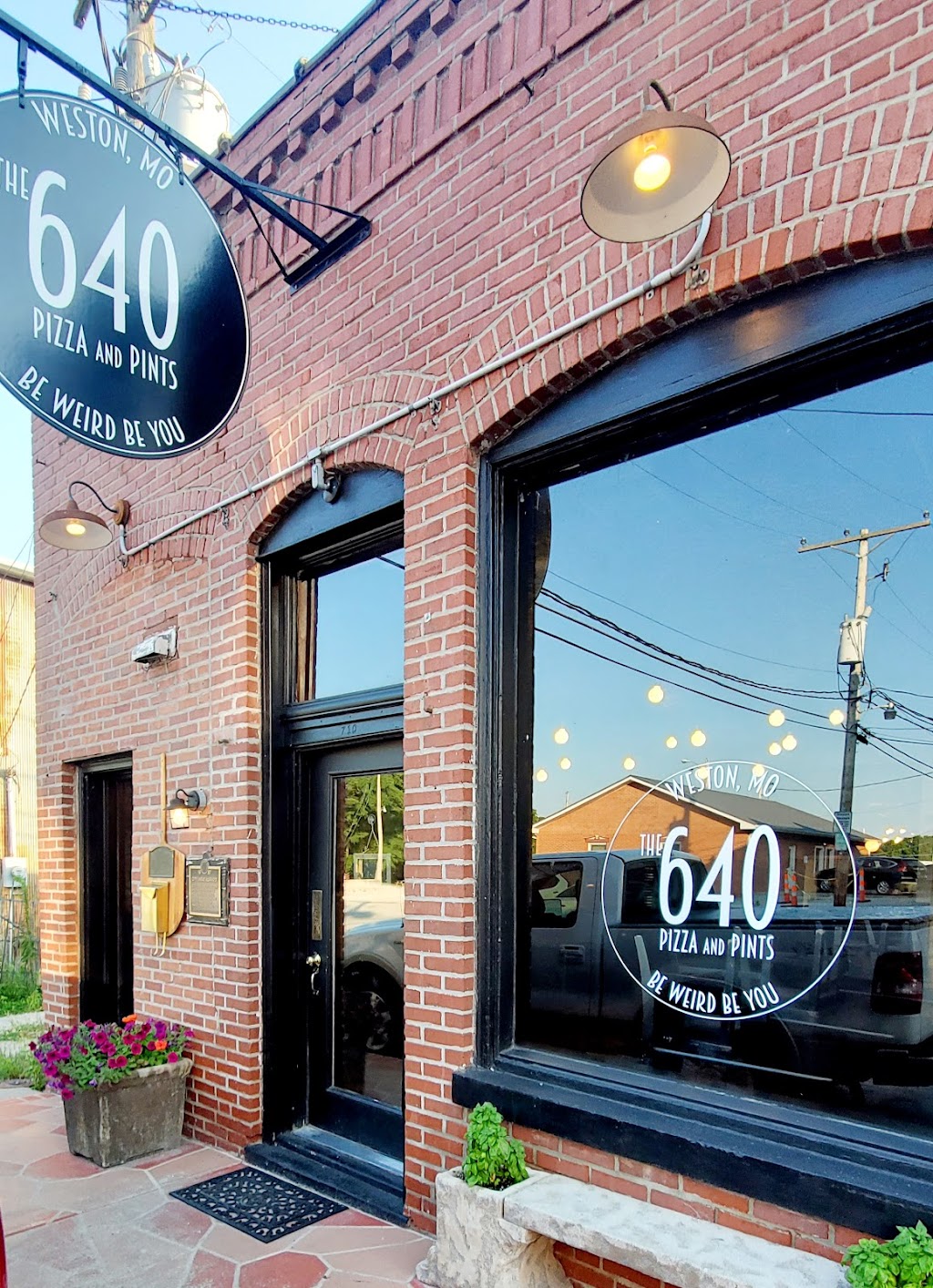 The 640 Pizza and Pints | 710 Thomas St, Weston, MO 64098, USA | Phone: (816) 386-4130