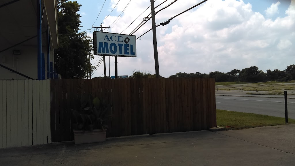 Ace Motel | 3105 S Riverside Dr, Fort Worth, TX 76119, USA | Phone: (817) 535-4016