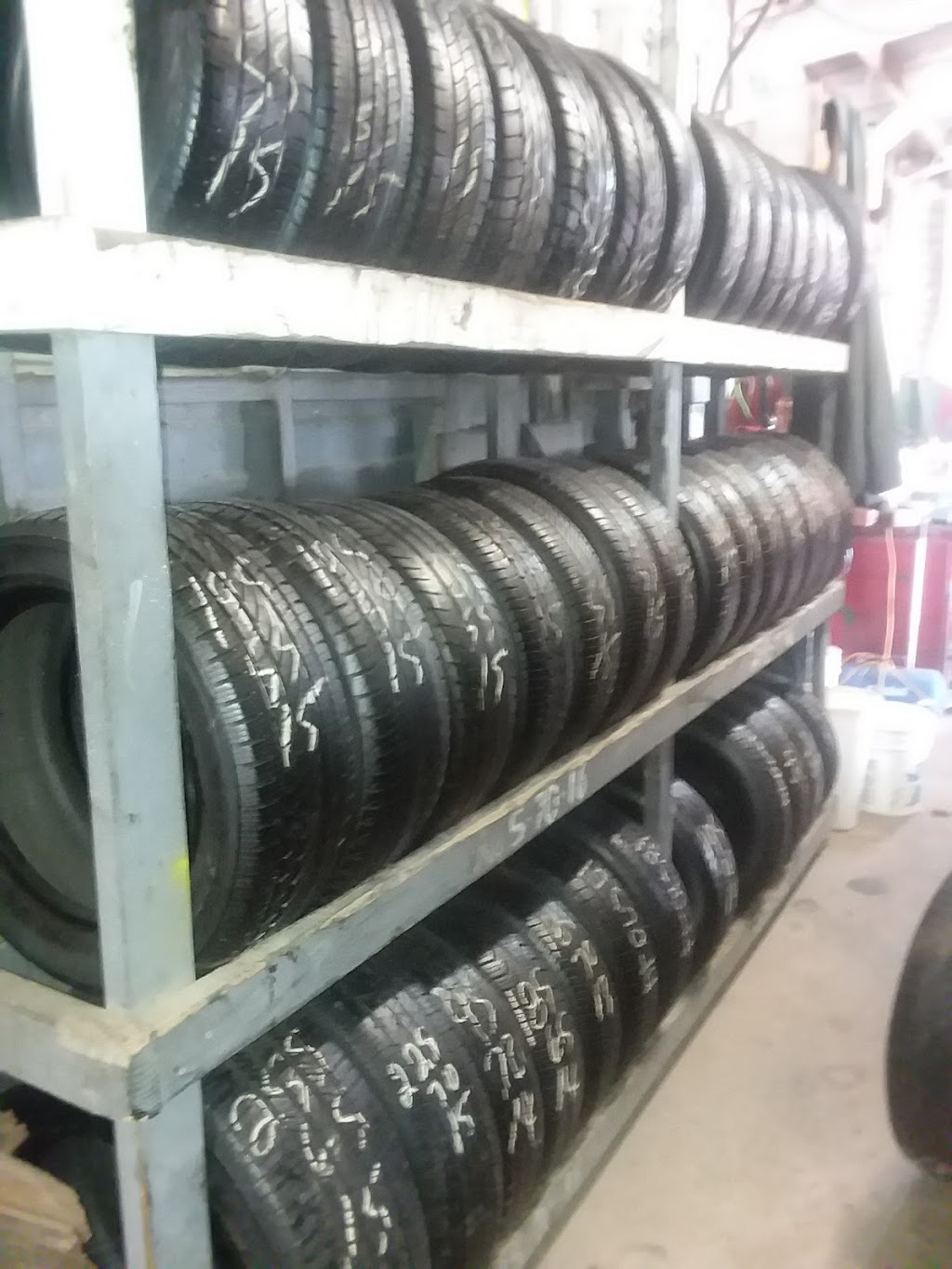 Leals Tire Service | 117 Hwy 290 Frontage Rd, Elgin, TX 78621, USA | Phone: (512) 281-0016