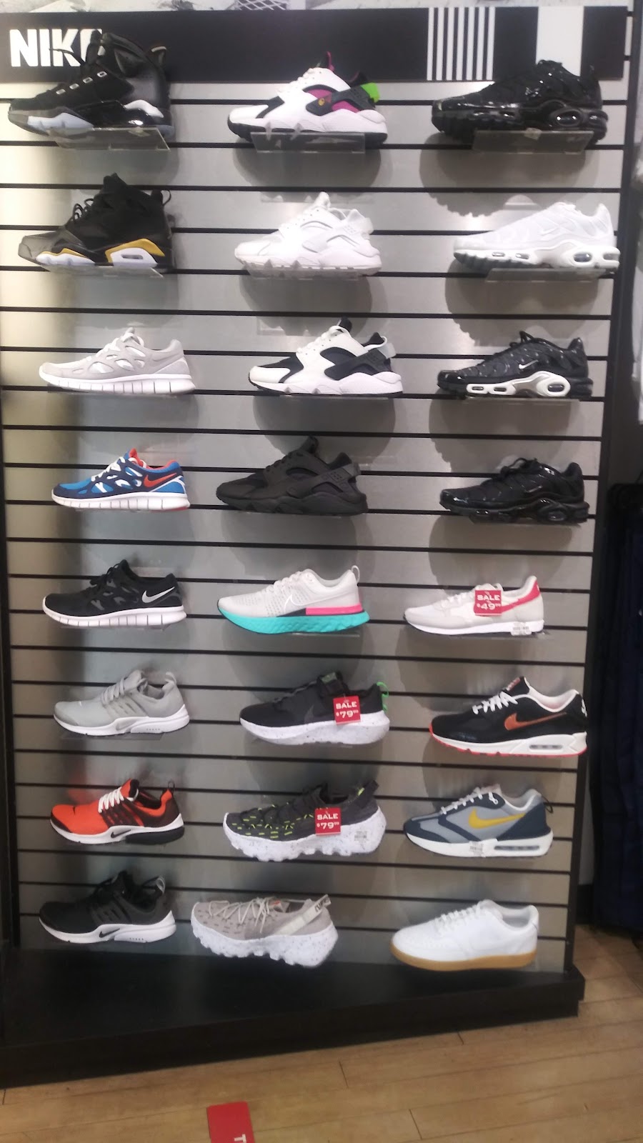 Foot Locker | 17209 NW 27th Ave, Opa-locka, FL 33056, USA | Phone: (305) 430-0059