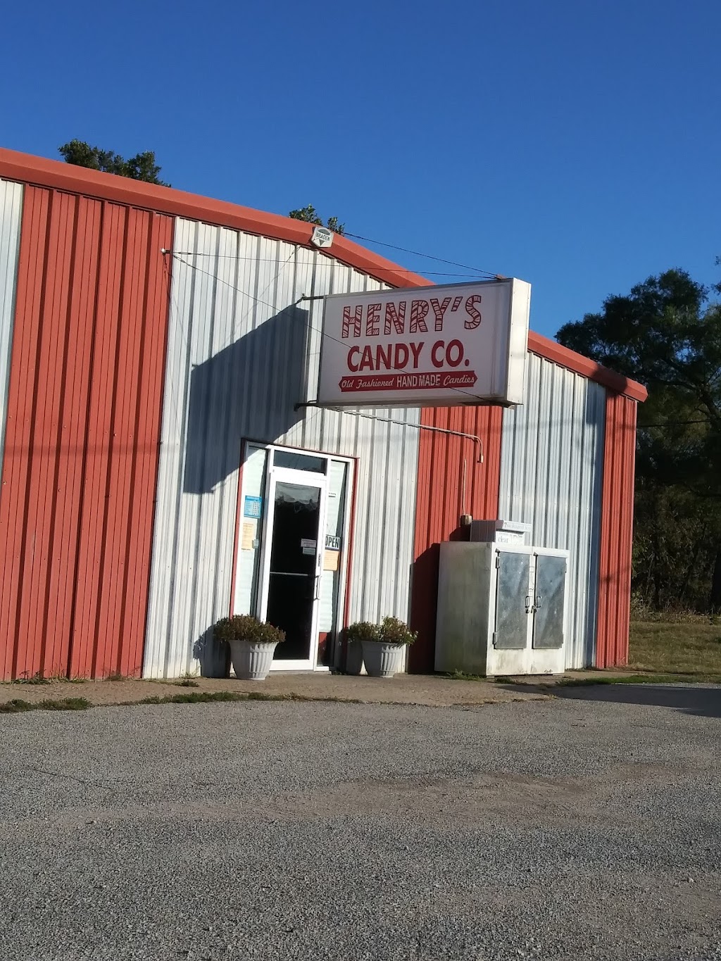 Henrys Candy Co | 21172 Highway K15 , Dexter, KS 67038, Dexter, KS 67038, USA | Phone: (620) 876-5423