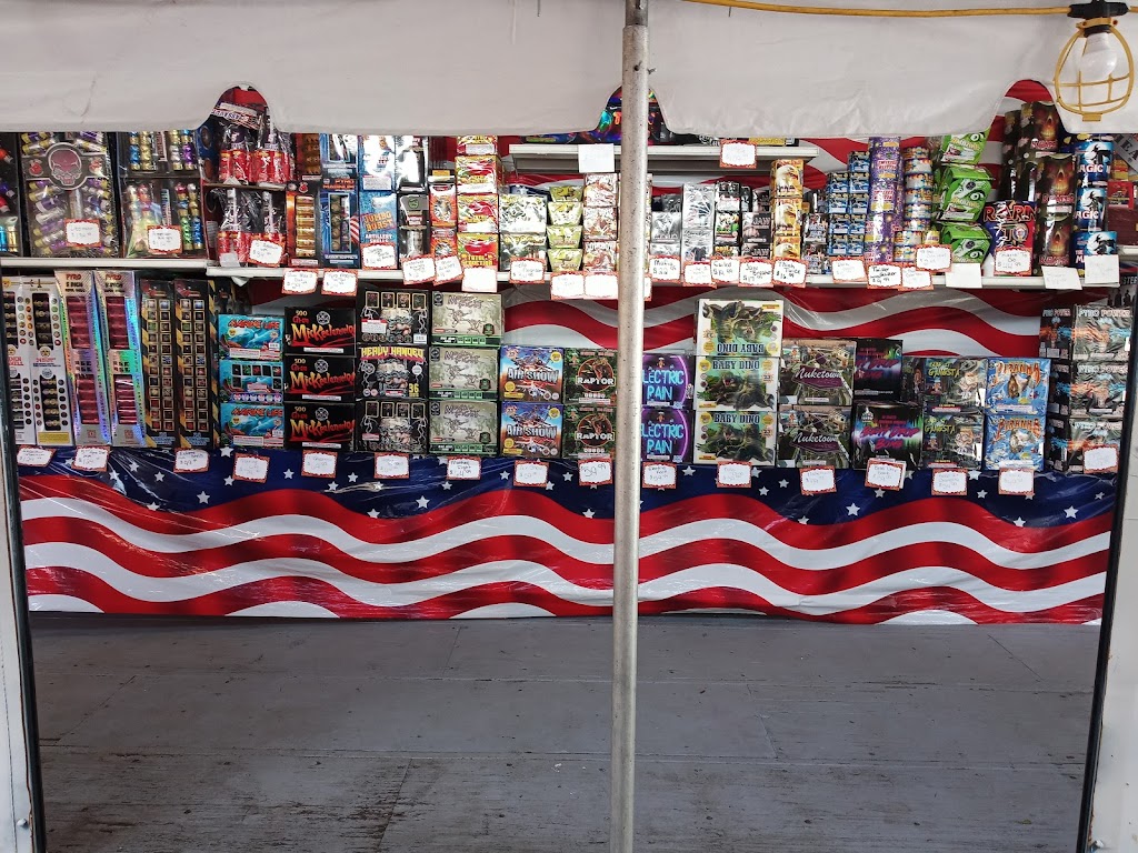 Extreme Fireworks Wells Rd | 1907 Wells Rd, Orange Park, FL 32073, USA | Phone: (904) 608-8270