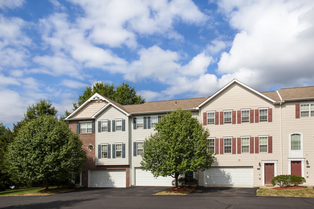Holiday Park Apartments and Townhomes | 80 Sandune Dr, Pittsburgh, PA 15239, USA | Phone: (724) 733-4550