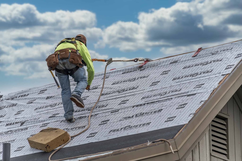 Roofer In CT Stamford | 124 West Ave, Stamford, CT 06902, USA | Phone: (860) 362-3700