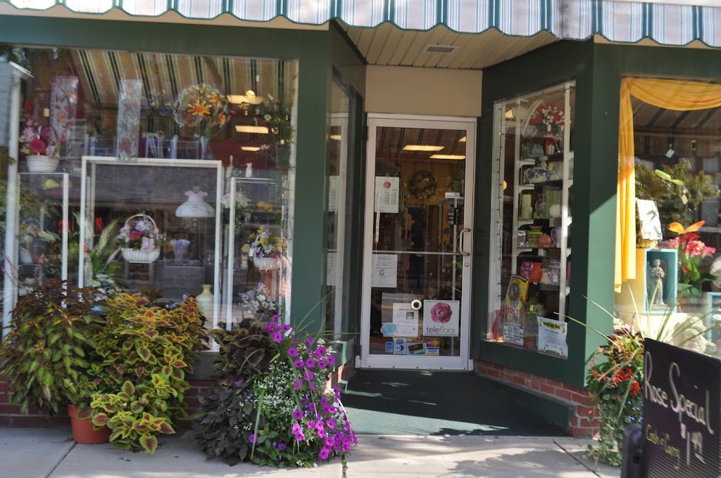 Hagers Flowers & Gifts | 25 W Main St, Gowanda, NY 14070, USA | Phone: (716) 532-4242