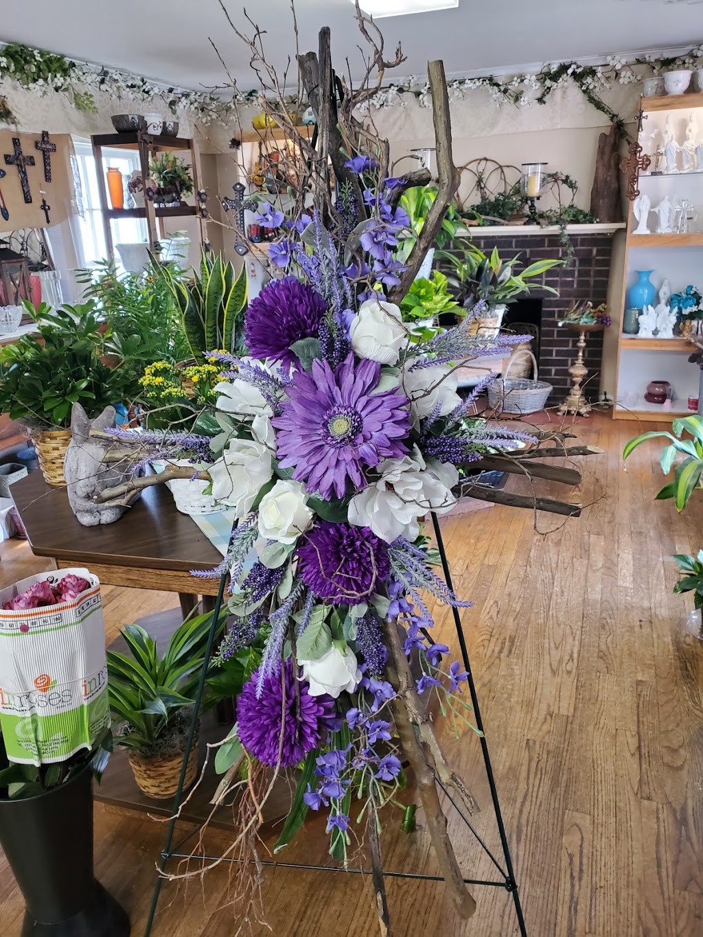 Priscillas Flower Shoppe | 1204 W 6th St, Irving, TX 75060, USA | Phone: (972) 253-1134