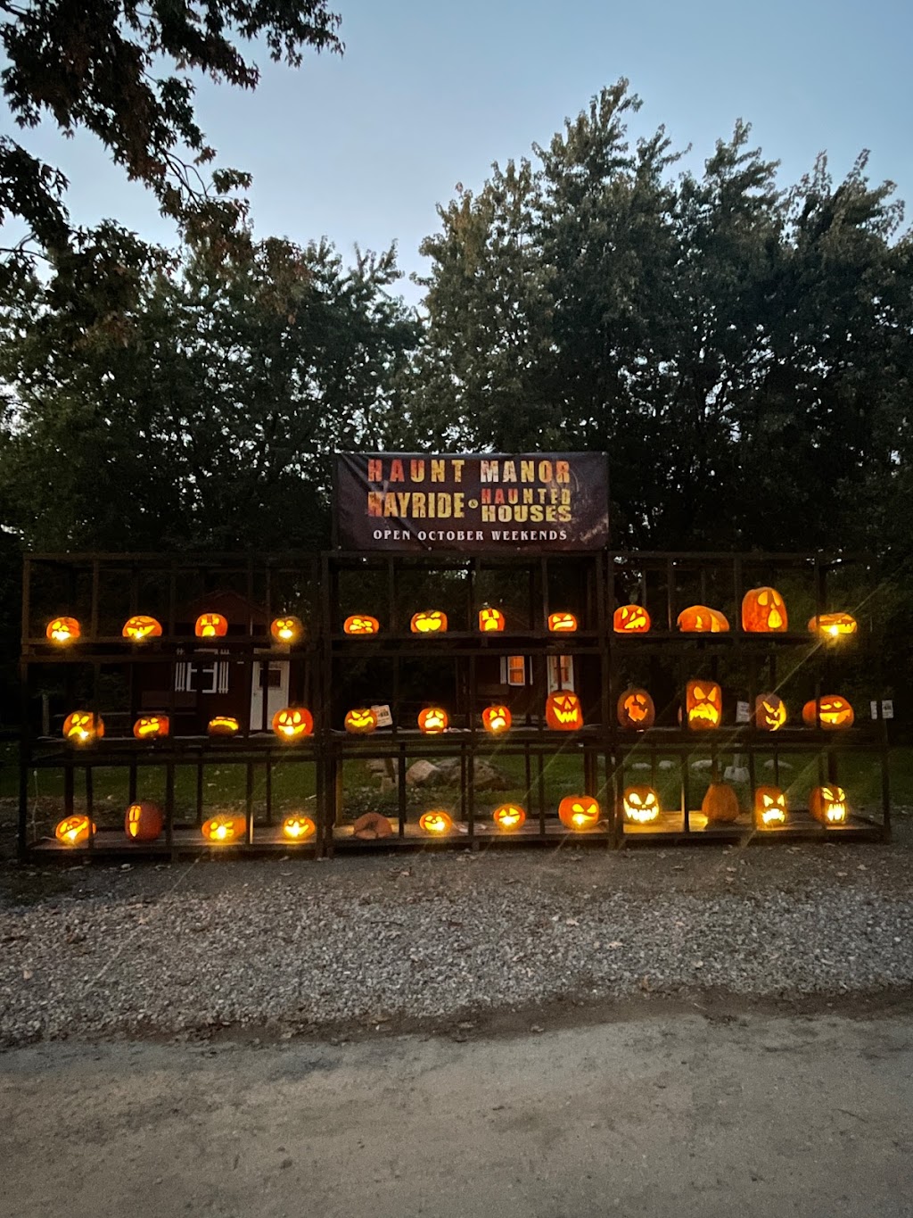 Haunt Manor - Hayrides & Haunted Houses | 9387 Lundys Ln, Niagara Falls, ON L2H 0T7, Canada | Phone: (844) 403-7227