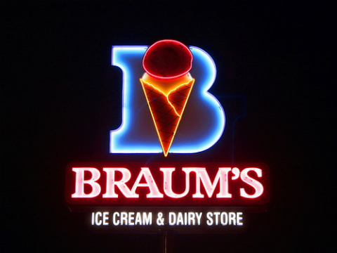 Braums Ice Cream & Burger Restaurant | 10000 SE 15th St, Midwest City, OK 73130, USA | Phone: (405) 733-1088