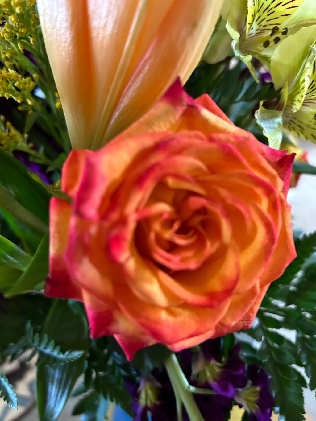Arizona Flowers With Love | 16747 W Tether Trail, Surprise, AZ 85387, USA | Phone: (480) 436-9567