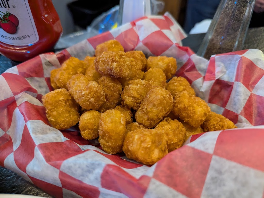 Hanks Local Bar+Food+Patio | 2529 Patterson Rd, Dayton, OH 45420, USA | Phone: (937) 254-7527