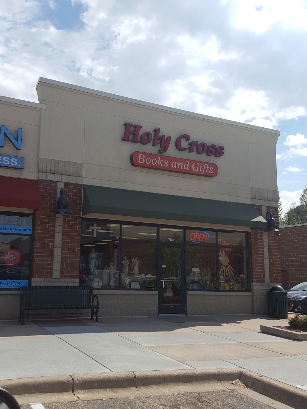 Holy Cross Books & Gifts Inc | 7608 160th St W, Lakeville, MN 55044, USA | Phone: (952) 953-6330