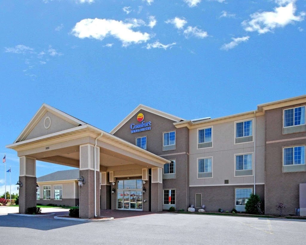 Comfort Inn & Suites Madison North | 5025 Co Hwy V, DeForest, WI 53532, USA | Phone: (608) 846-9100