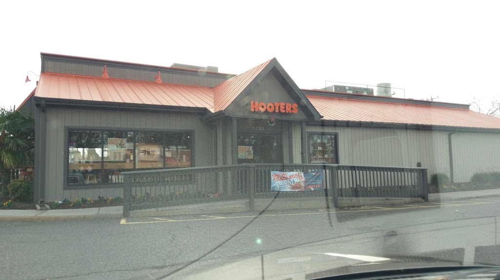 Hooters | 1495 General Booth Blvd, Virginia Beach, VA 23456, USA | Phone: (757) 428-5400