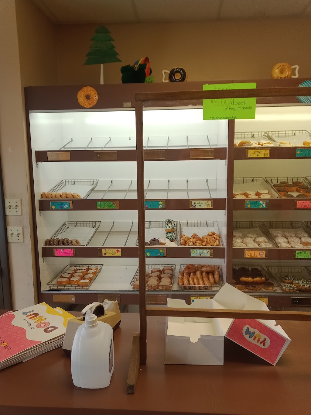 Yum-Ee Donuts CASH OR CHECK ONLY!!!! | 14 S Vernon St, Sunbury, OH 43074, USA | Phone: (740) 965-4802