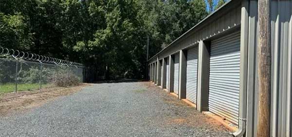 B-Moss Storage | 413 Eastwood Dr, Albemarle, NC 28001, USA | Phone: (704) 983-1175