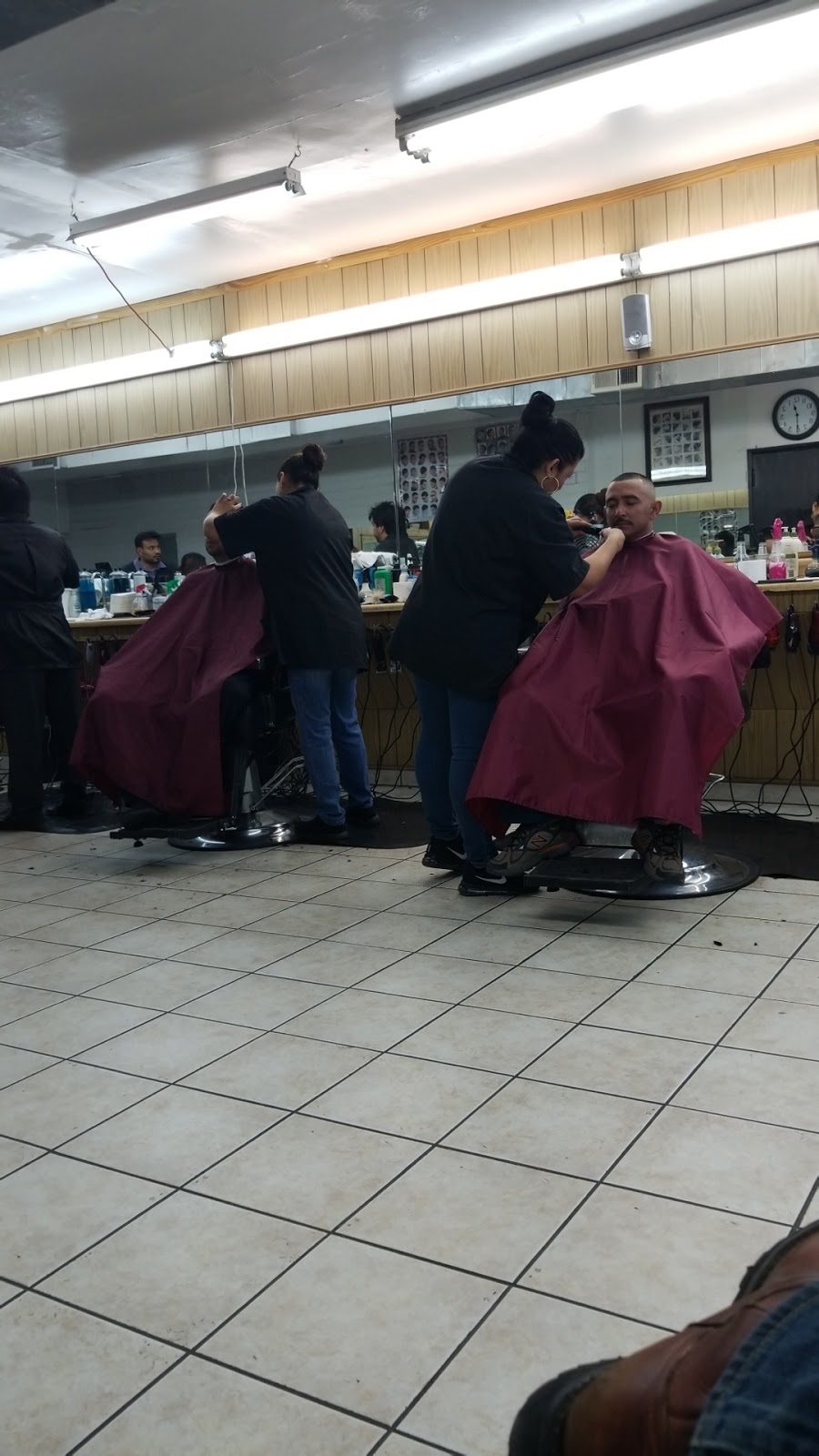El Paisano Barbershop | 3319 W Van Buren St, Phoenix, AZ 85009, USA | Phone: (602) 353-0409