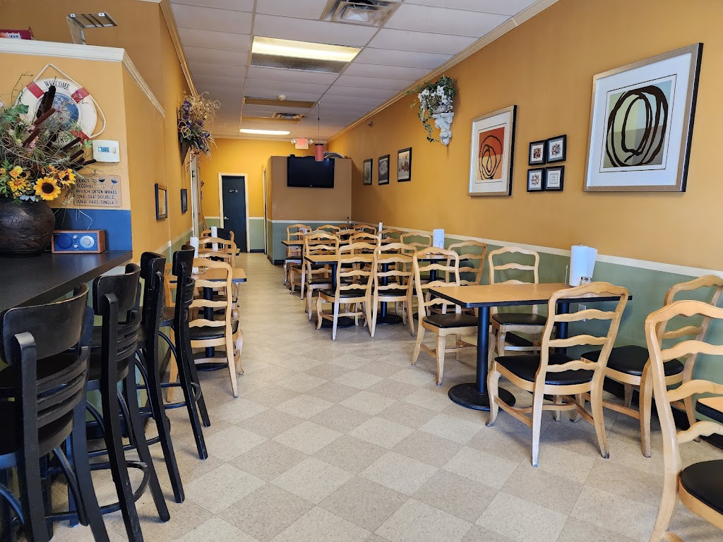 Chic N Fish | 954 J Clyde Morris Blvd, Newport News, VA 23601, USA | Phone: (757) 223-6517