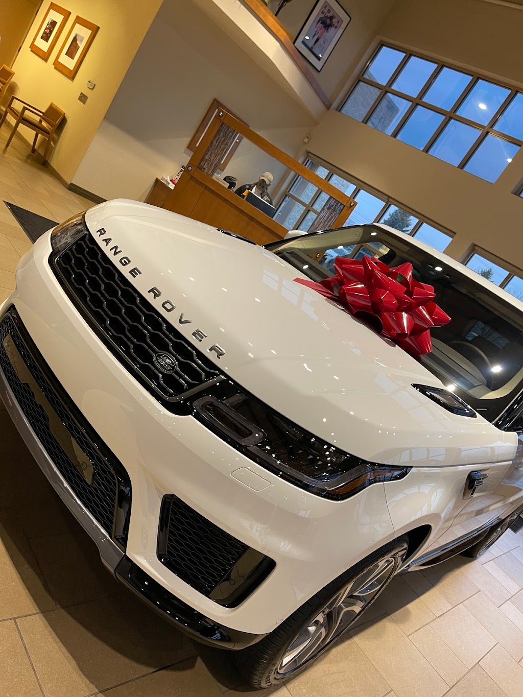 Land Rover Novi | 25245 Meadowbrook Rd, Novi, MI 48375, USA | Phone: (877) 611-2961