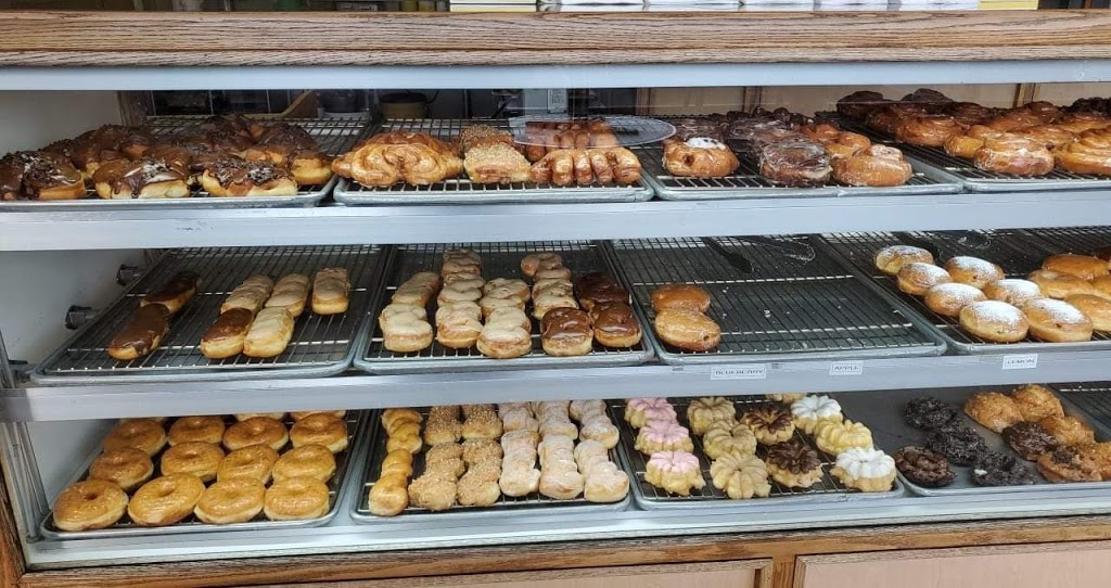 Fosters Donuts | 2601 Foothill Blvd, La Crescenta-Montrose, CA 91214, USA | Phone: (818) 249-1533