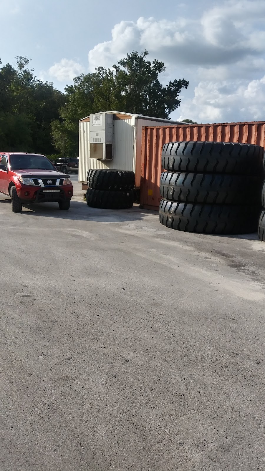 Miller Bros Giant Tire Service | 10340 Camp Mine Rd, Brooksville, FL 34601, USA | Phone: (352) 797-9205